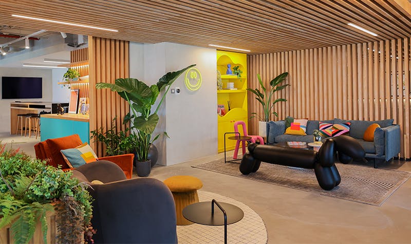 Bright and colourful office space with vibrant decor, featuring a variety of lively hues and modern furniture. Bright and colourful office space with vibrant decor, featuring a variety of lively hues and modern furniture.